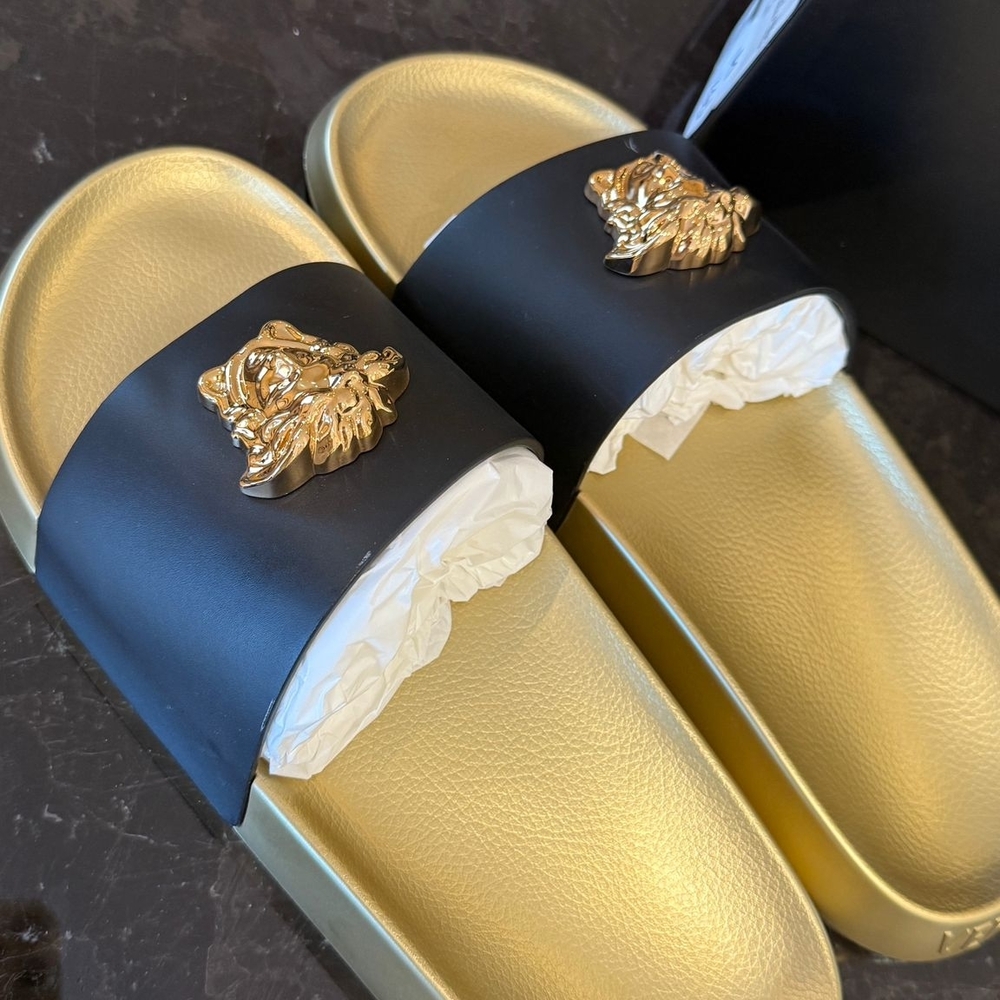 RARE! NIB Versace authentic La medusa slides never worn.
